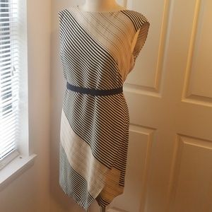 Sz 6 Ann Taylor black+tan belted asymmetric dress